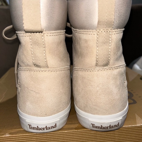 TIMBERLAND WOMENS SNEAKERS
LIKE NEW
SIZE 7

These look so cute on!!! - Picture 4 of 5